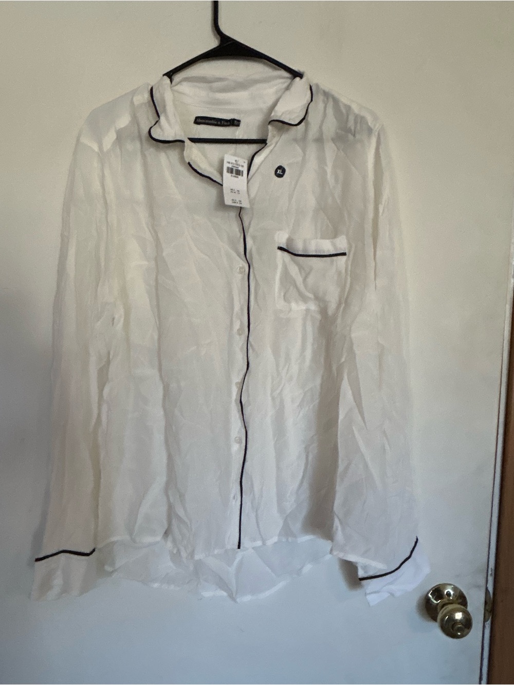 NWT Abercrombie and Fitch XL button down blouse with black accents